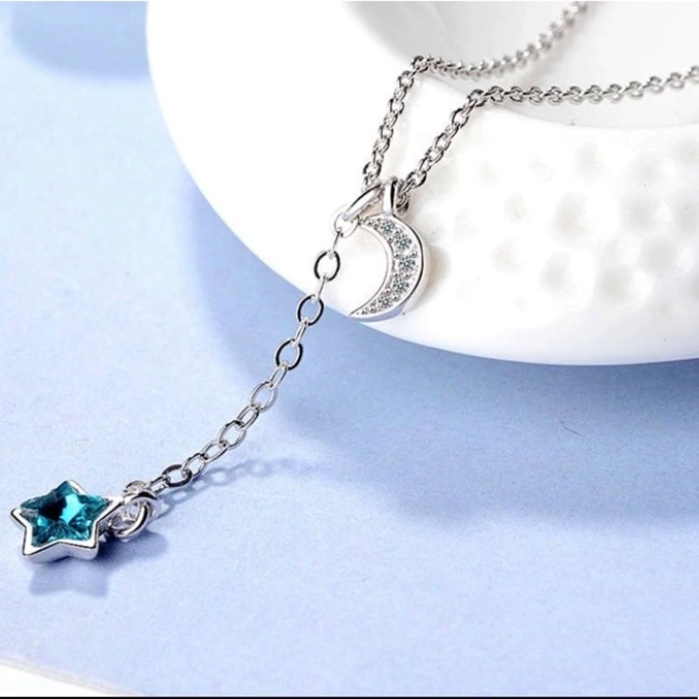 925 Sterling Silver Star and Moon Necklace (Q1) - Picture 1 of 8